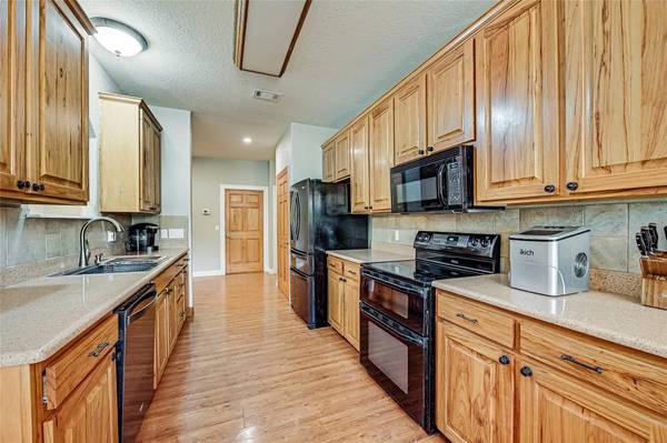 106 Masonic Lodge RD, Wimberley, TX 78676
