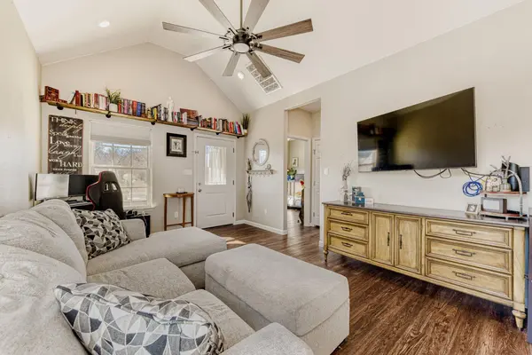 226 Spruce Ave, Luling, TX 78648