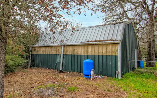 5100 Wood Duck DR, Flatonia, TX 78959
