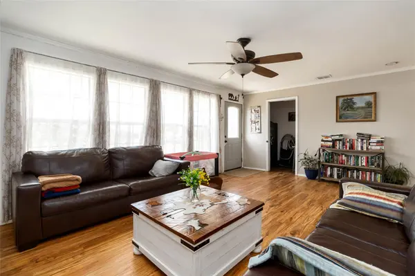 227 Henderson LN, Lockhart, TX 78644