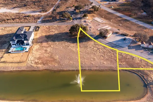56 Clearwater DR, Kingsland, TX 78639