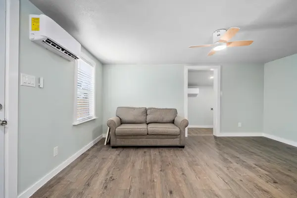 248 Post Oak LN, Rockport, TX 78382