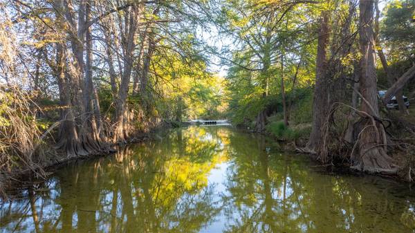 358 Cornelius RD, Utopia, TX 78885