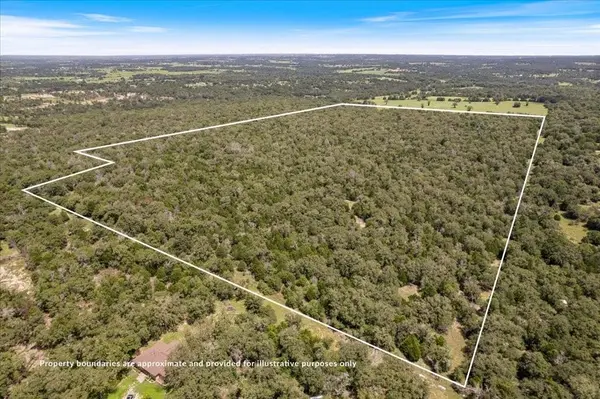 000 Hidden Oaks LN, Elgin, TX 78621