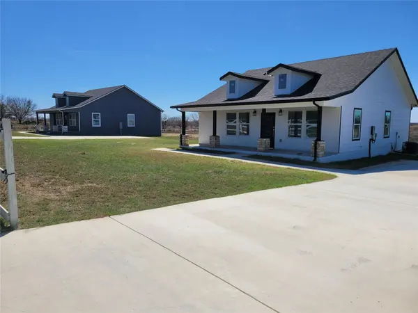 577 County Road 422 RD, Stockdale, TX 78160