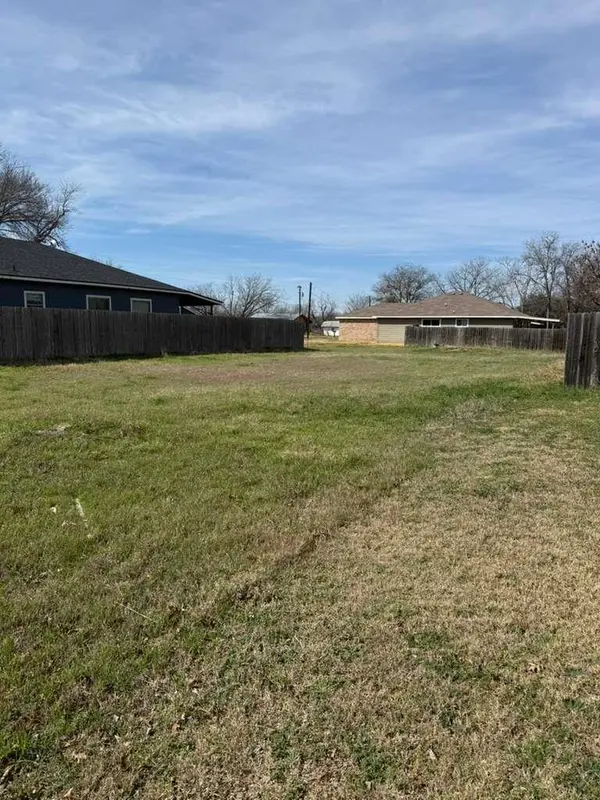 612 Briggs ST, Lampasas, TX 76550