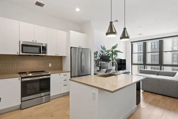 800 Embassy DR #413, Austin, TX 78702