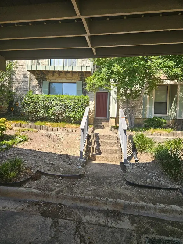 500 Hesters Crossing RD #110, Round Rock, TX 78681