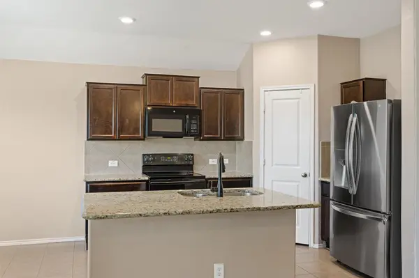 444 Druse LN, Jarrell, TX 76537