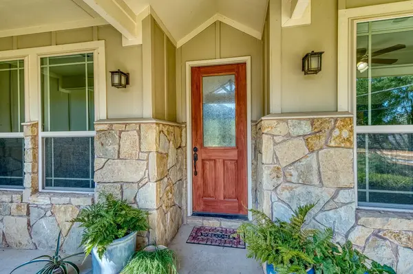 706 Rogart DR, Spicewood, TX 78669