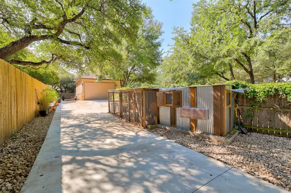 111 Roberts CIR, Georgetown, TX 78633