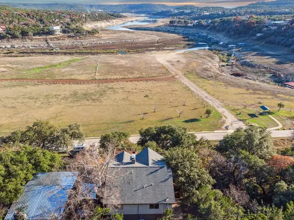 10304 Lakeside DR, Jonestown, TX 78645