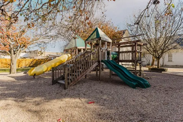 208 Farley ST, Hutto, TX 78634
