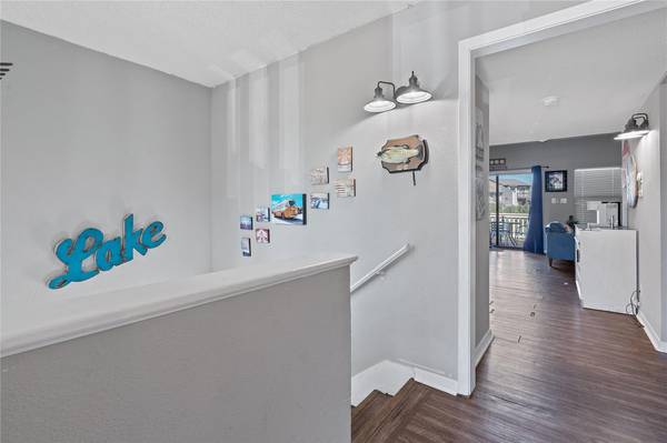 111 Comanche PT, Point Venture, TX 78645