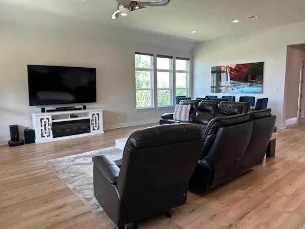 900 Elenora DR, Leander, TX 78641