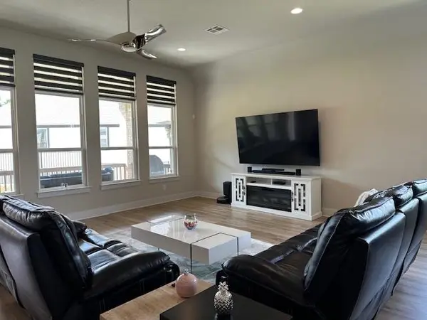 900 Elenora DR, Leander, TX 78641