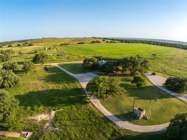 302 Hye Albert RD, Hye, TX 78635