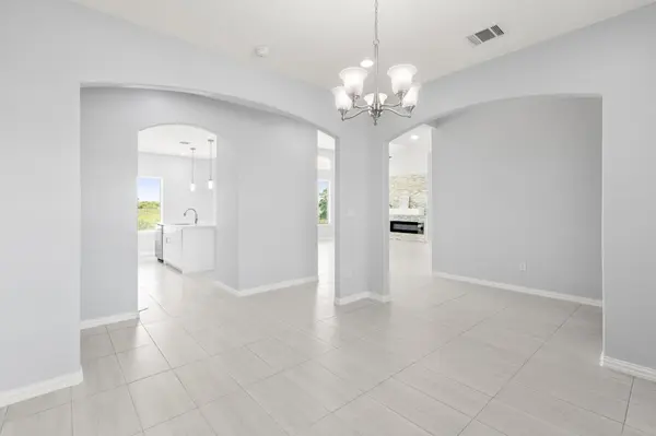 1136 Country Road 484 RD, Elgin, TX 78621