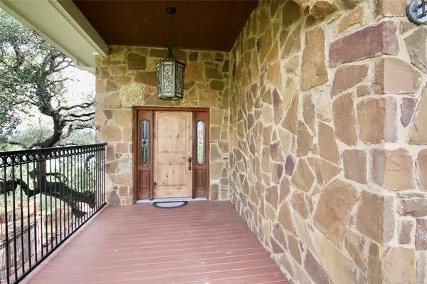 20700 E Lakeshore DR, Spicewood, TX 78669