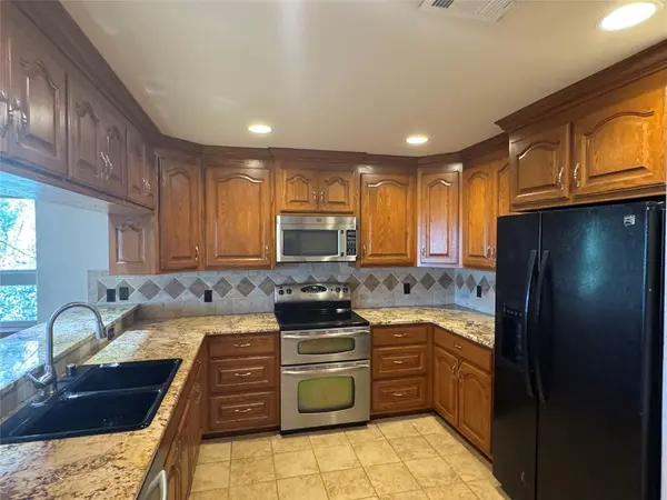 20700 E Lakeshore DR, Spicewood, TX 78669