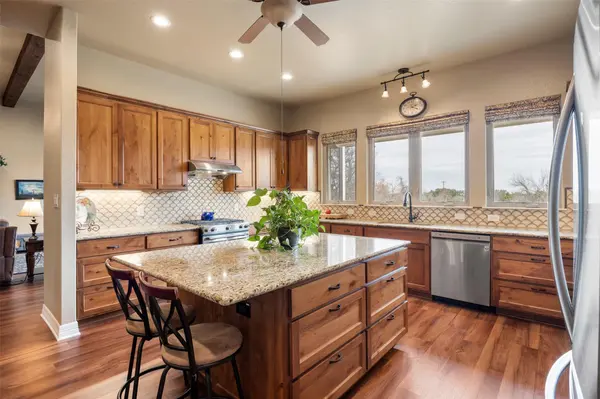 106 Abierto CV, Blanco, TX 78606
