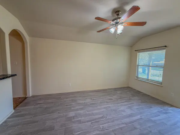 412 Azurite DR, Jarrell, TX 76537