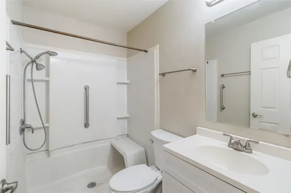 757 N Main ST, La Grange, TX 78945
