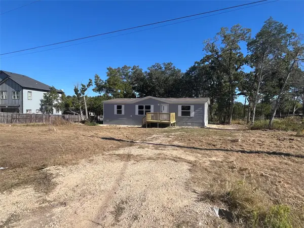 107 Los Cueva RD, Elgin, TX 78621
