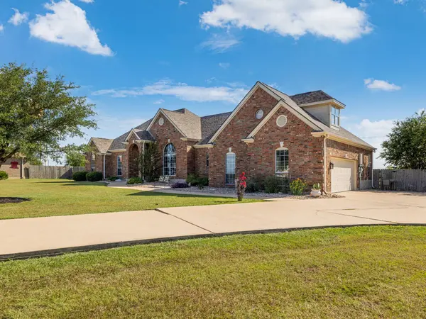 155 Comanche CIR, Hutto, TX 78634