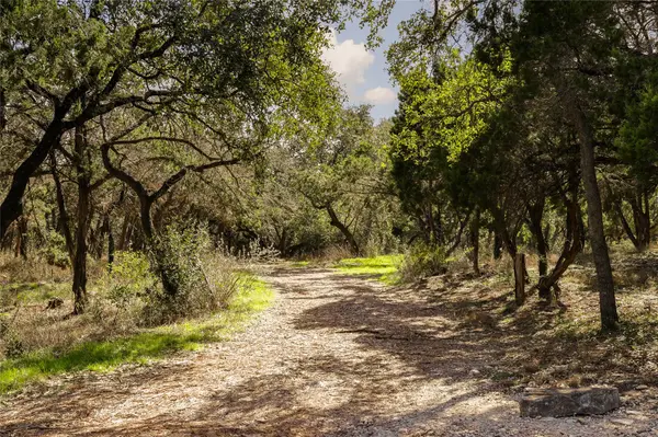 201 Buckeye TRL, West Lake Hills, TX 78746