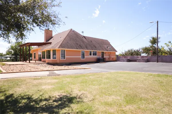 535 Upper Elgin River RD, Elgin, TX 78621