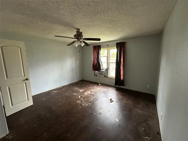 102 W Mesquite ST #B, Granger, TX 76530
