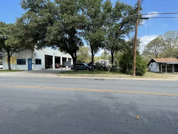 1900 Fortview RD, Austin, TX 78704