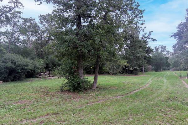 4744 Freyburg Hall RD, Schulenburg, TX 78956