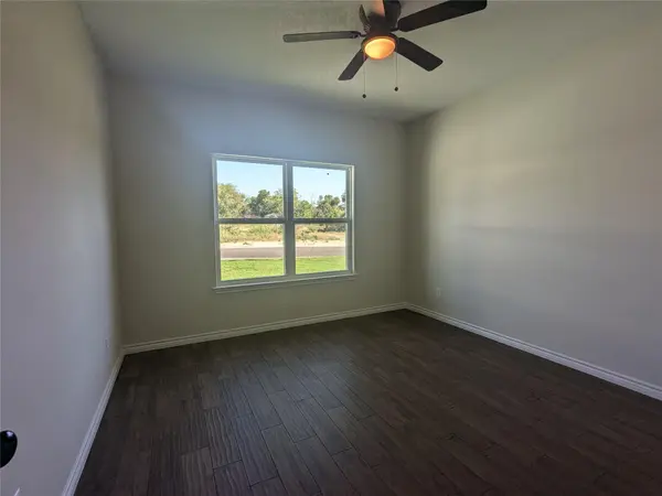 1708 E Ave G, Lampasas, TX 76550