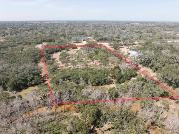 265 Wigeon LN, Columbus, TX 78934