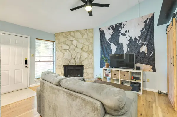 4307 1st ST S #101, Austin, TX 78745