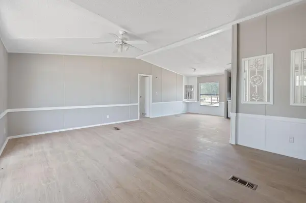 1385 Pettytown RD, Dale, TX 78616