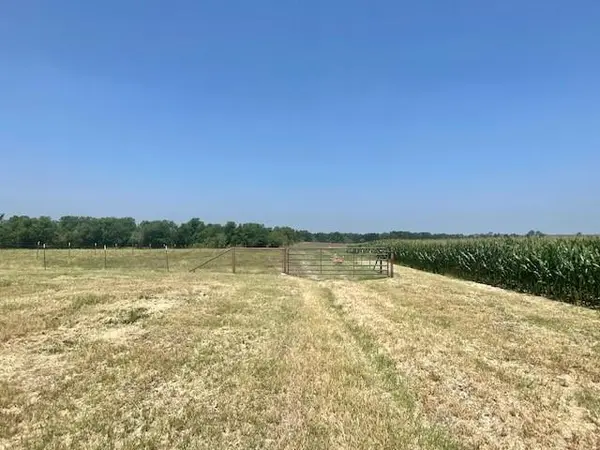 1117 County Road 423, Taylor, TX 76574