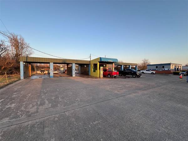 1806 N Main ST, Taylor, TX 76574