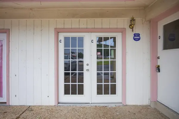 1305 S MAYS ST #C&D, Round Rock, TX 78664