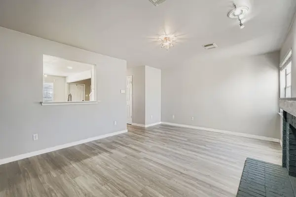 1827 River Crossing CIR #C, Austin, TX 78741