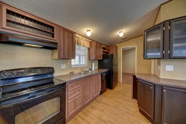 1368 County Road 207, Giddings, TX 78942