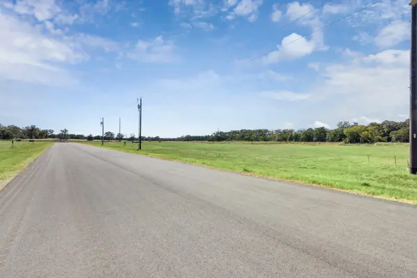105 Nyala LN, Rosanky, TX 78616