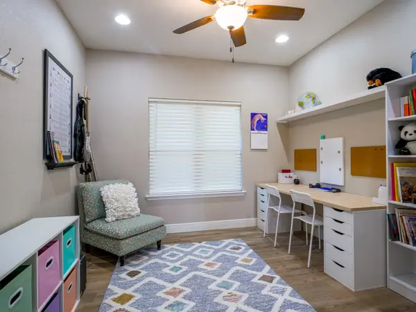 313 Meadowlakes DR, Meadowlakes, TX 78654