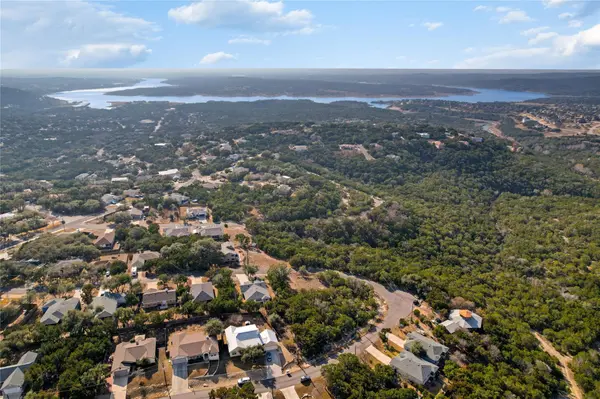 8010 Flintlock CIR, Lago Vista, TX 78645