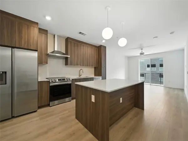 1701 Simond Ave #302, Austin, TX 78723