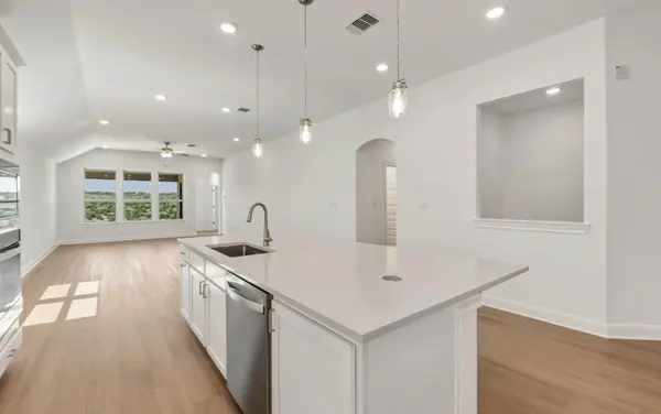 6900 Cliff Rose DR, Spicewood, TX 78669