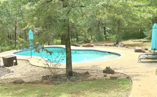 247 Campfire WAY, Smithville, TX 78957