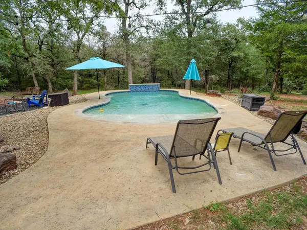 247 Campfire WAY, Smithville, TX 78957
